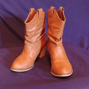 Women's brown scrunchy boots